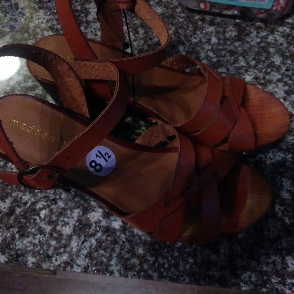 Madden girl lift heeled sandels